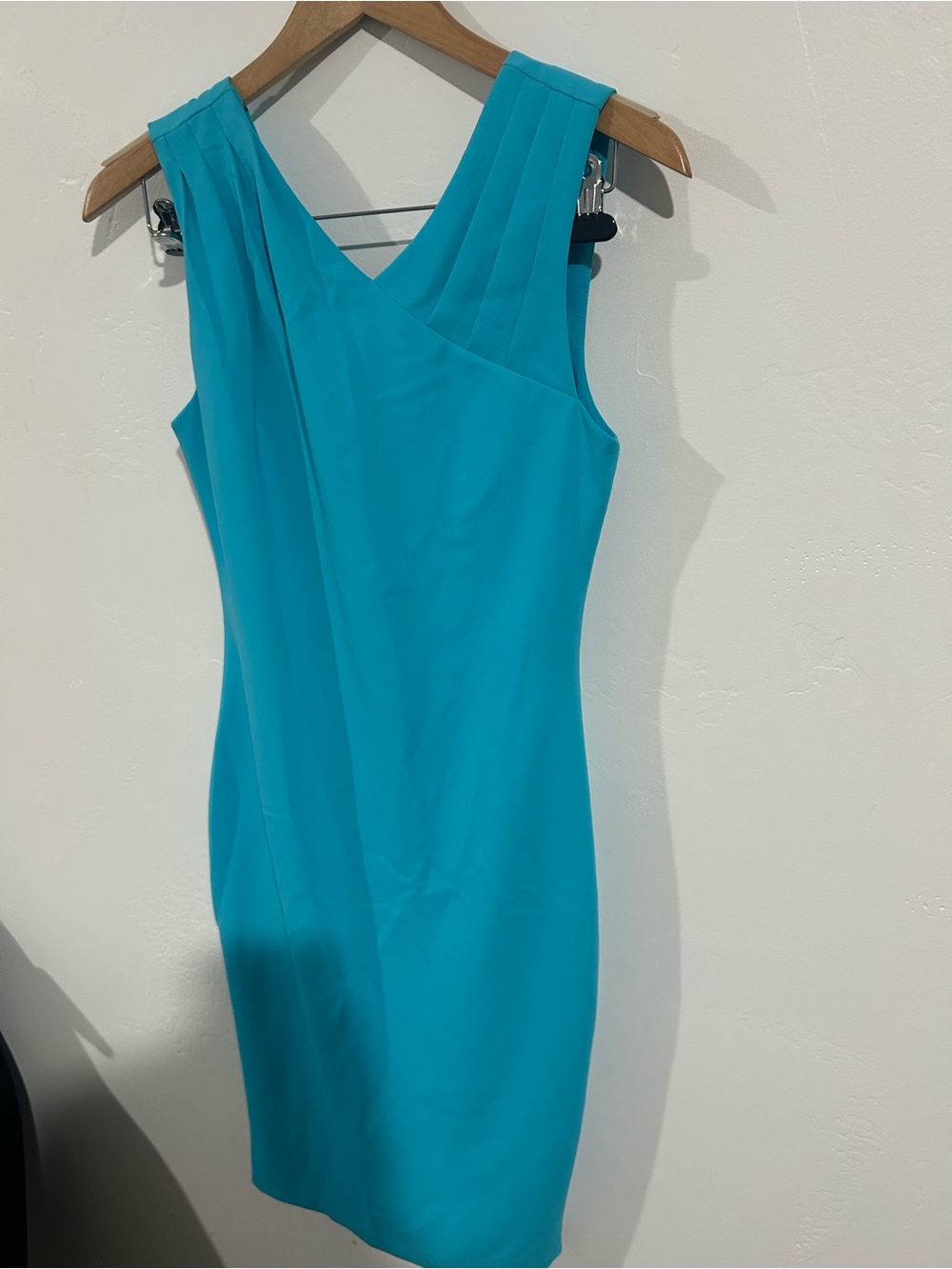 Badgley Mischka Turquoise Pleated-Shoulder V-Neck Midi Sheath Dress
